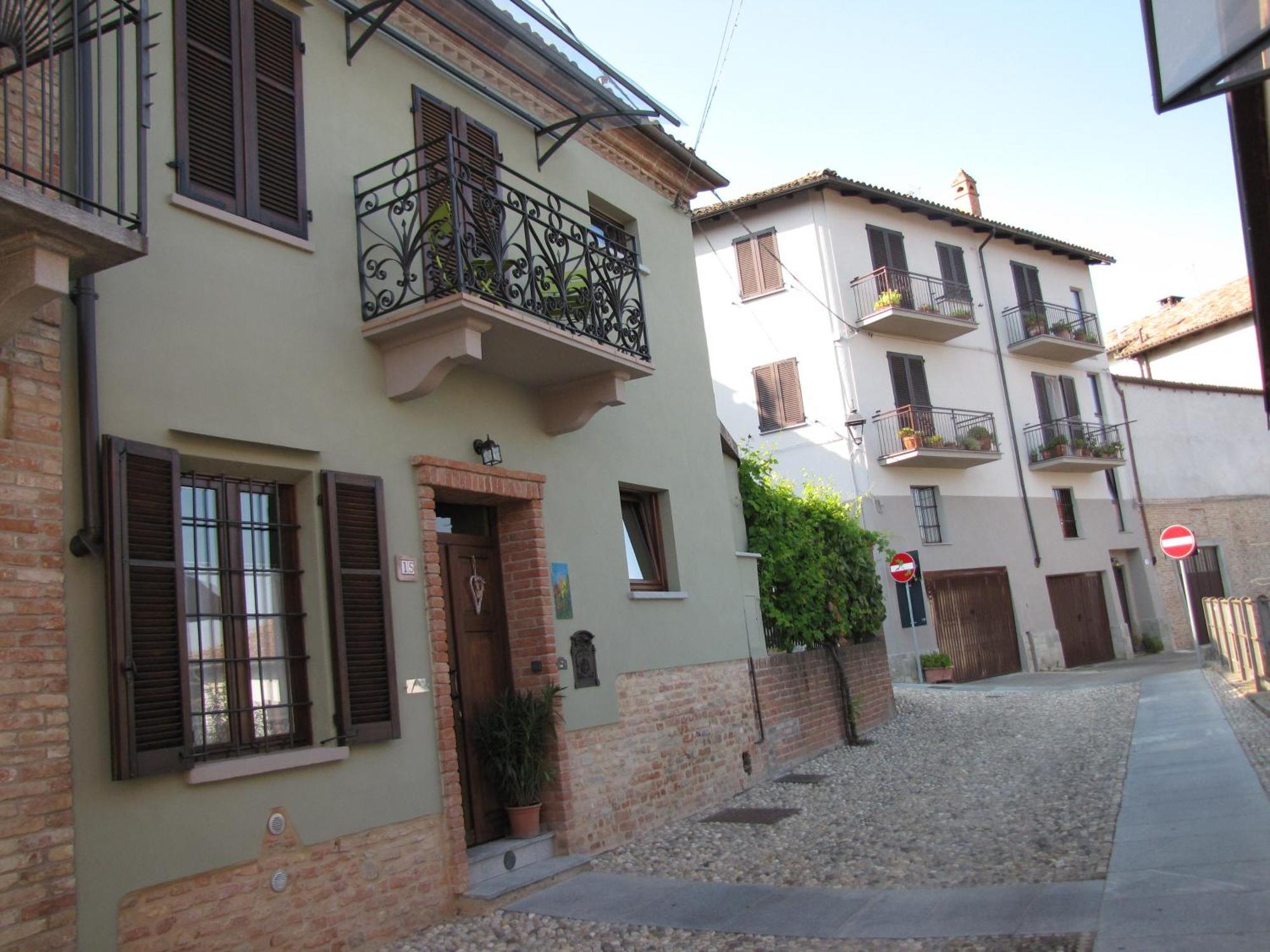 Alla Torre - Nel Cuore Del Borgo Storico Castagnole delle Lanze Luaran gambar